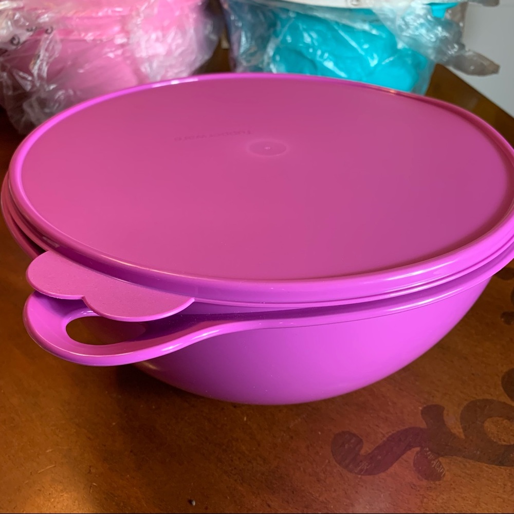Tupperware Large That’s a Bowl
